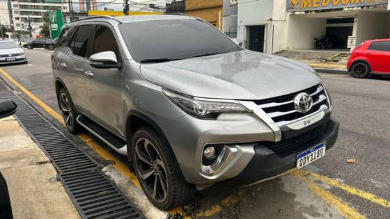 TOYOTA HILUX SW4 4.0 SRX 4X4 7 LUGARES V6 24V GASOLINA 4P AUTOMÁTICO